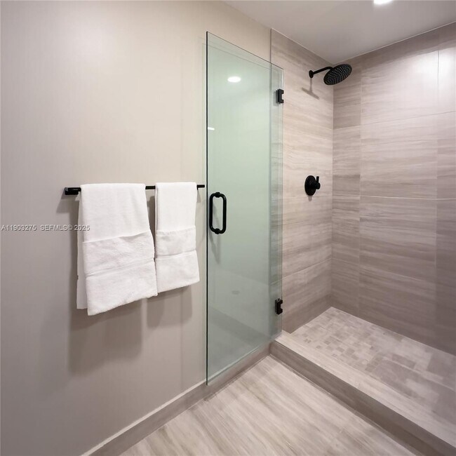 Building Photo - 580 72nd St