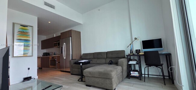 Building Photo - 1600 SW 1st Ave