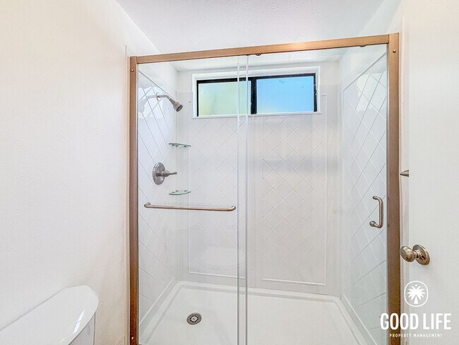 Building Photo - SD: Spacious 2BD/2BA Condo in Hillcrest with Private Balcony, Community Pool & Tennis Court