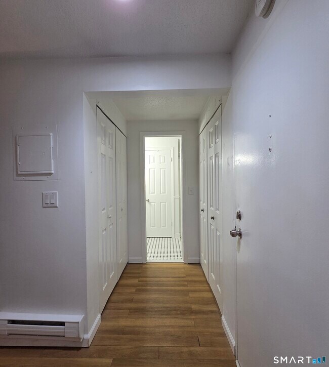 Building Photo - 7 Padanaram Rd