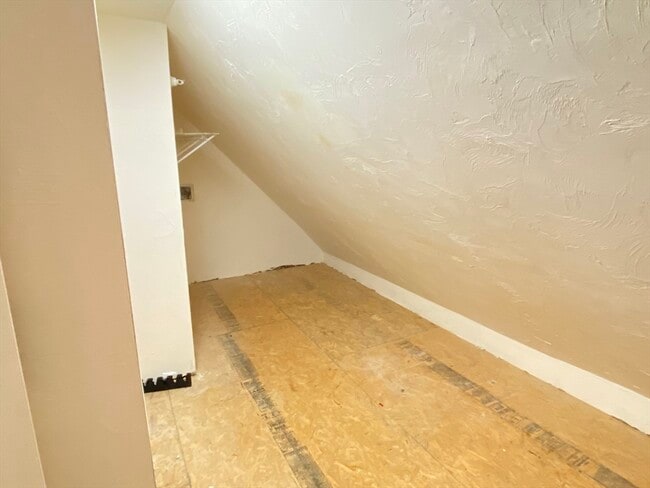 Building Photo - 99 Fellsway W