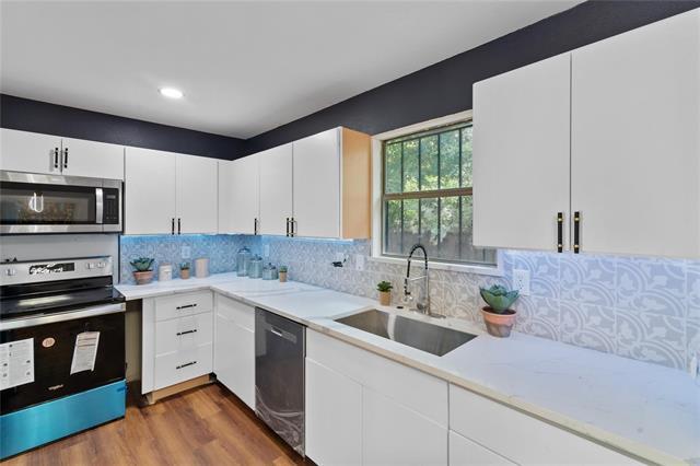 Building Photo - 212 Creek Cove Dr