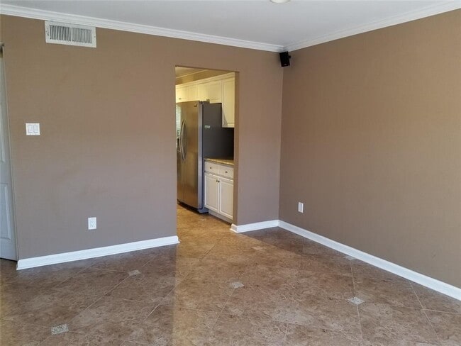 Building Photo - 10320 Longmont Dr
