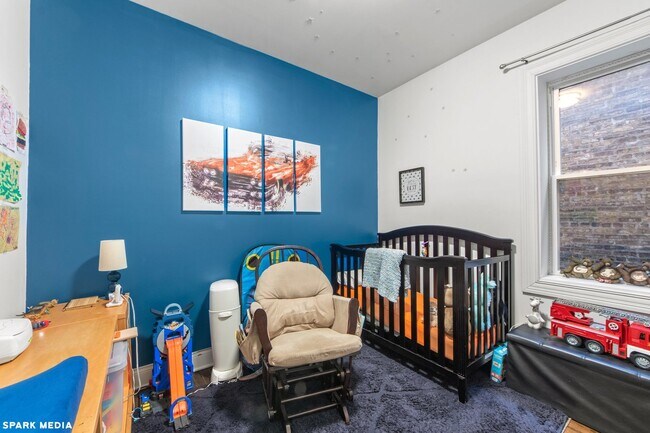 Building Photo - 1621 N McVicker Ave