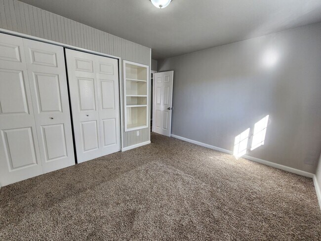 Building Photo - 2874 Carmel Cir