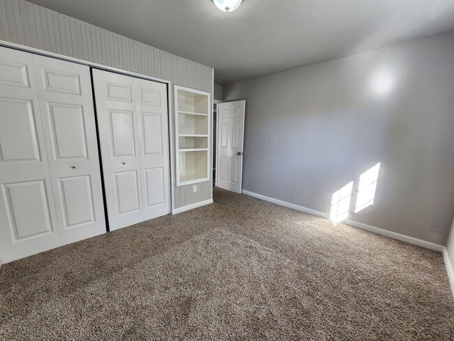 Building Photo - Duplex Located near Fort Carson!!