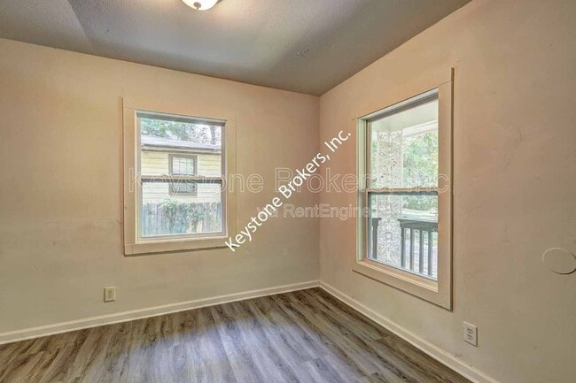 Building Photo - 1208 4th Ave W