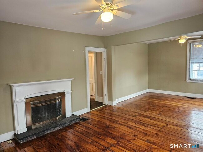 Building Photo - 19 Howard Ave