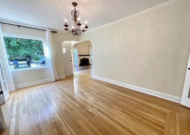 Building Photo - 1127 Clark Way