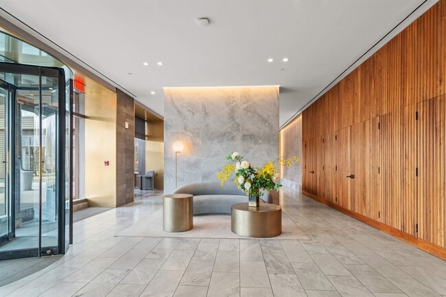 Building Photo - 75 Park Ln S