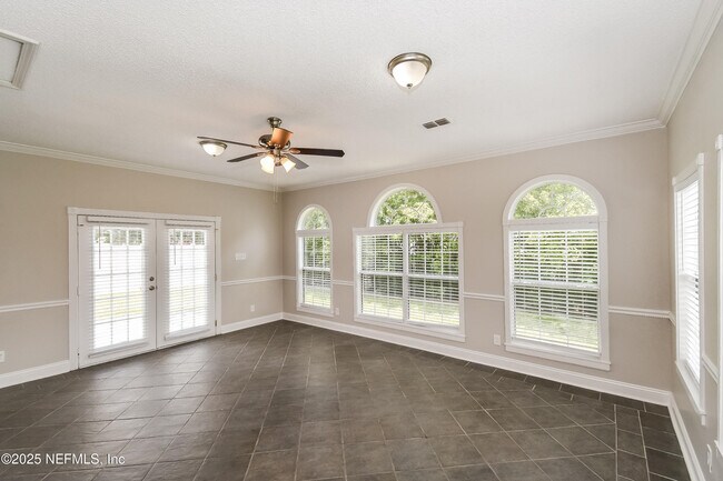 Building Photo - 576 Thornberry Rd