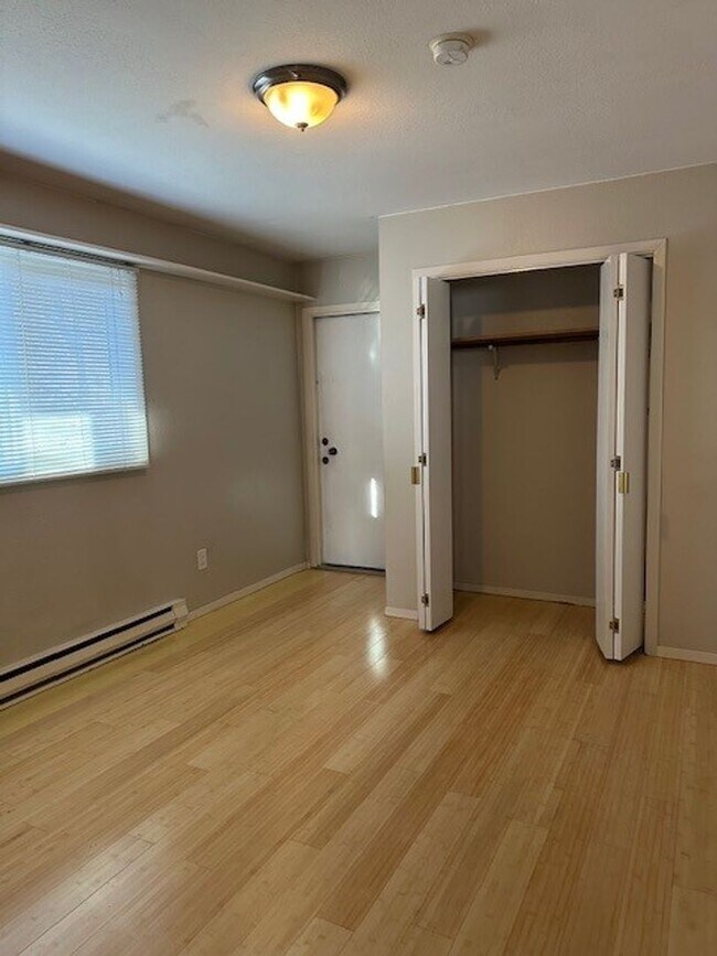 Building Photo - MOVE IN SPECIAL! | PAY HALF MONTHS RENT FOR THE HOLIDAYS! |LAUNDRY IN UNIT!!!