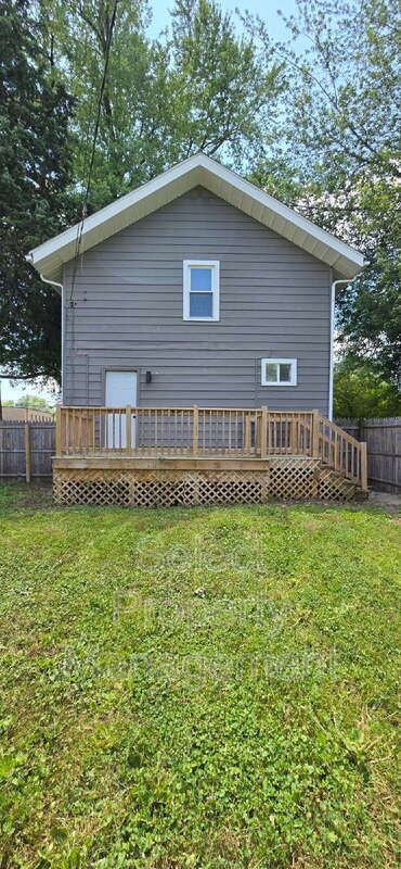 Building Photo - 2240 Nuttman Ave