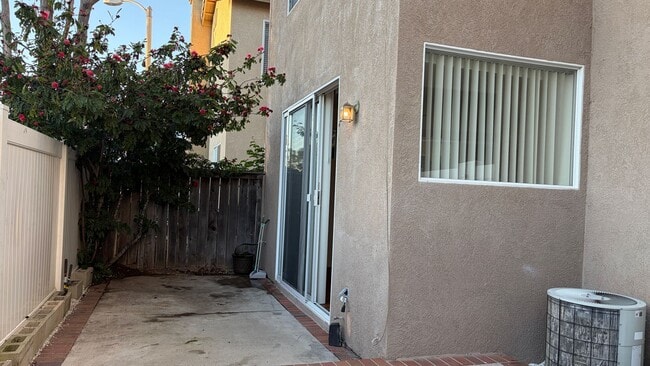 Building Photo - 3 Bedroom Condo- Aliso Viejo