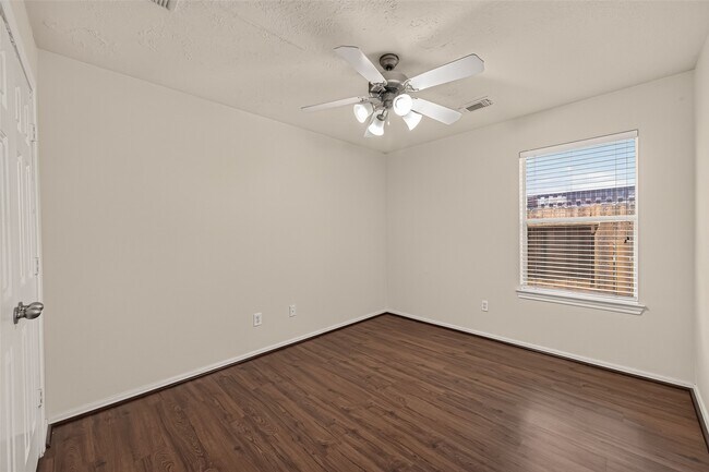 Building Photo - 5006 Juniper Walk Ln