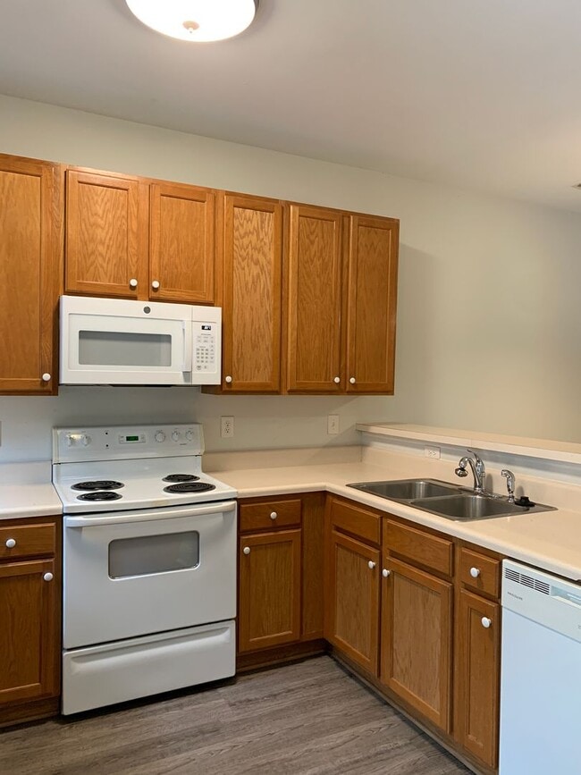 Building Photo - 2 Bedroom 1.5 Bath Townhome in Pleasant Gr...
