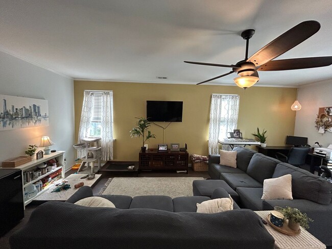 Building Photo - Charming home in Gated Community of Coffee...