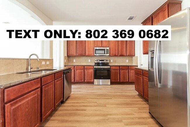 Building Photo - 4605 Dogwood Dr