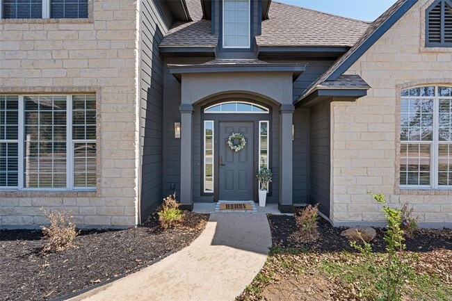 Building Photo - 312 Country Club Dr