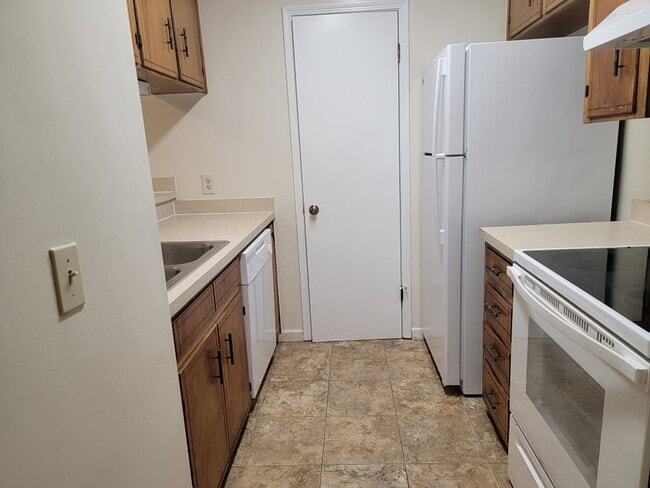 Building Photo - 6242 Ridgegate Cir