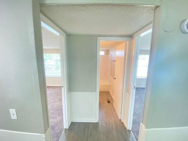 Building Photo - Charming 3-Bedroom, 2-Bath Home with Fenced Yard !