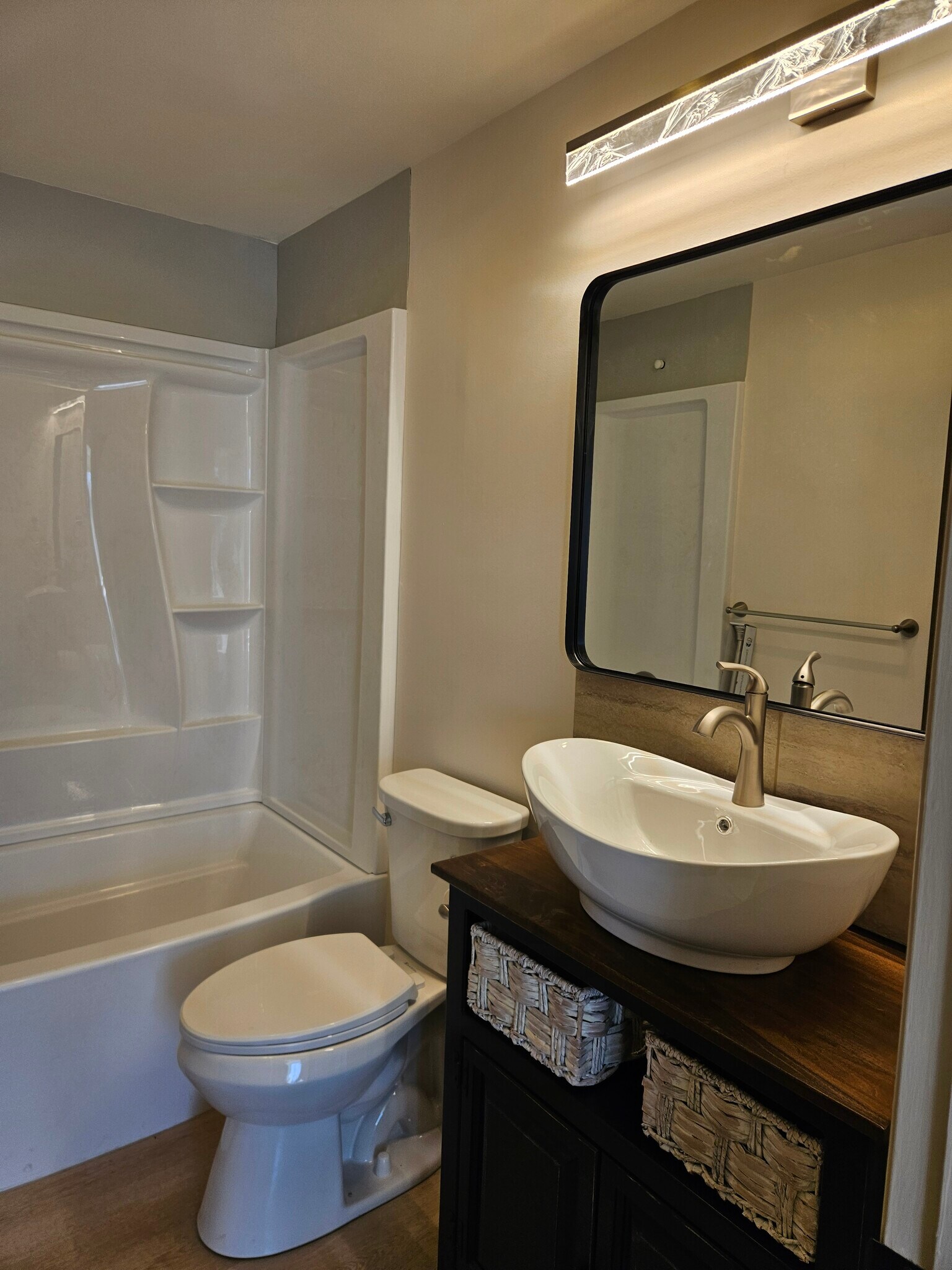 Full Bathroom - 3491 Horizon Dr