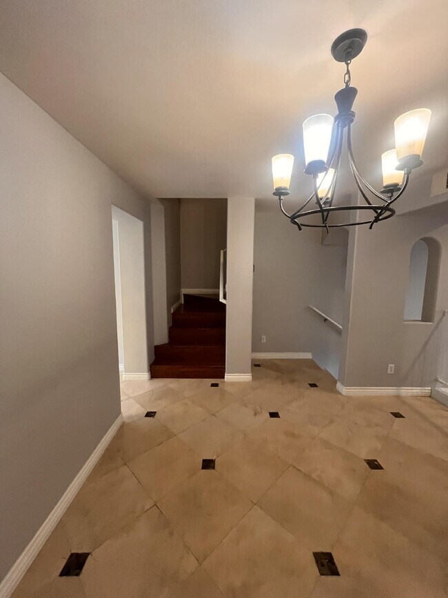 Building Photo - $3,800 - 2 Bed / 2.5 Bath Townhouse in the Crest Del Mar community