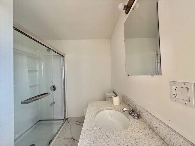 Building Photo - 15-24-24 125th St