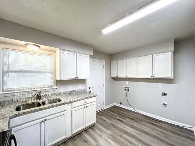 Building Photo - 1403 Moss Point Dr