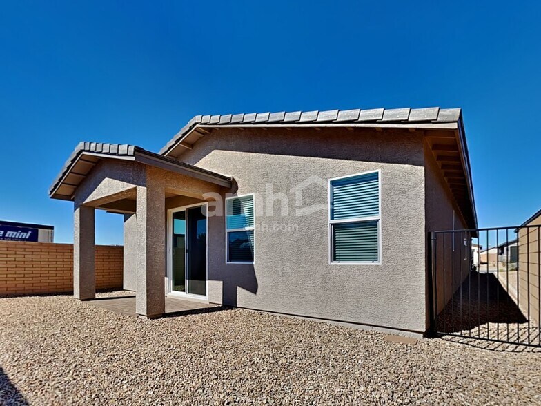 Building Photo - 521 Silverbell Falls Pl