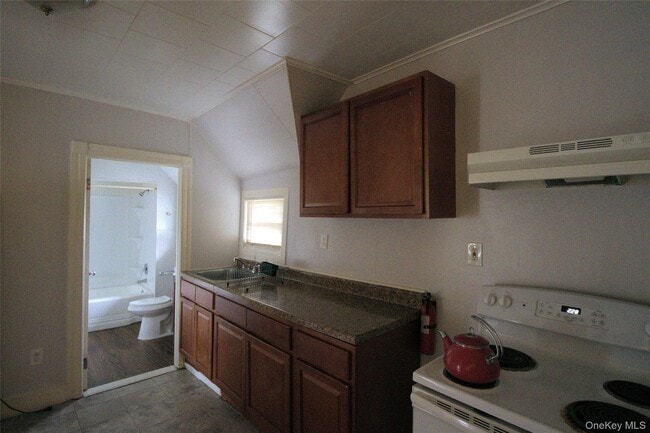 Building Photo - 9 Spring St