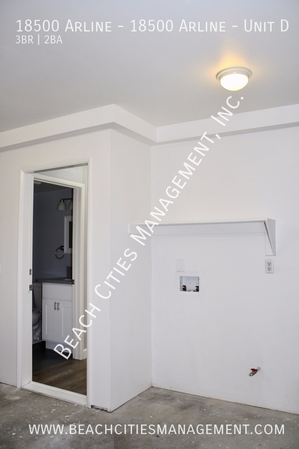 Building Photo - Remodeled 3 Bed, 2.5 Bath Town Home with A...