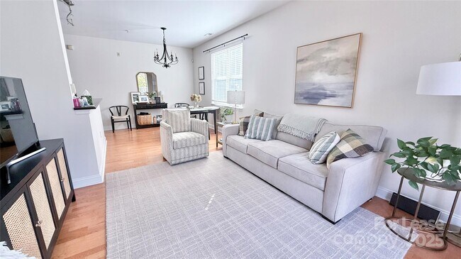 Building Photo - 1308 Kenilworth Ave