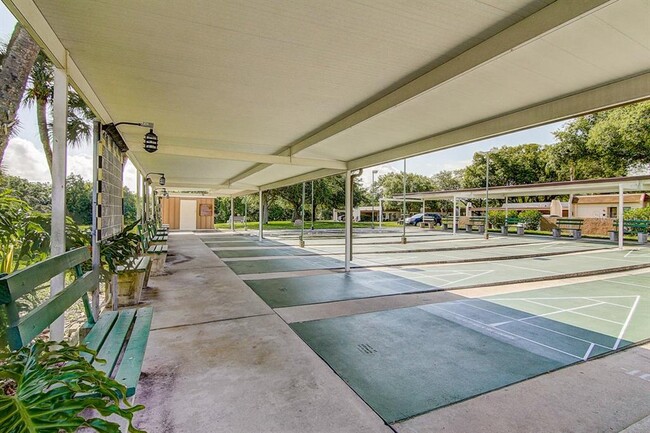Building Photo - 1400 Arrowhead Cir W