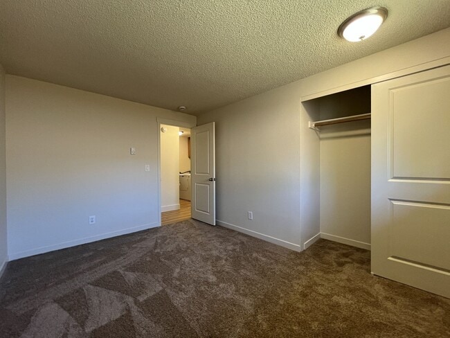 Building Photo - Bright and Airy Home with Stainless Steel Kitchen, Vaulted Ceilings & Washer + Dryer