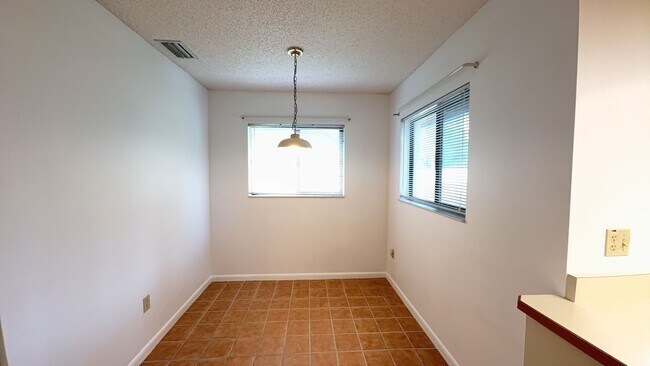 Building Photo - This amazing home located in the S Section of Palm Coast