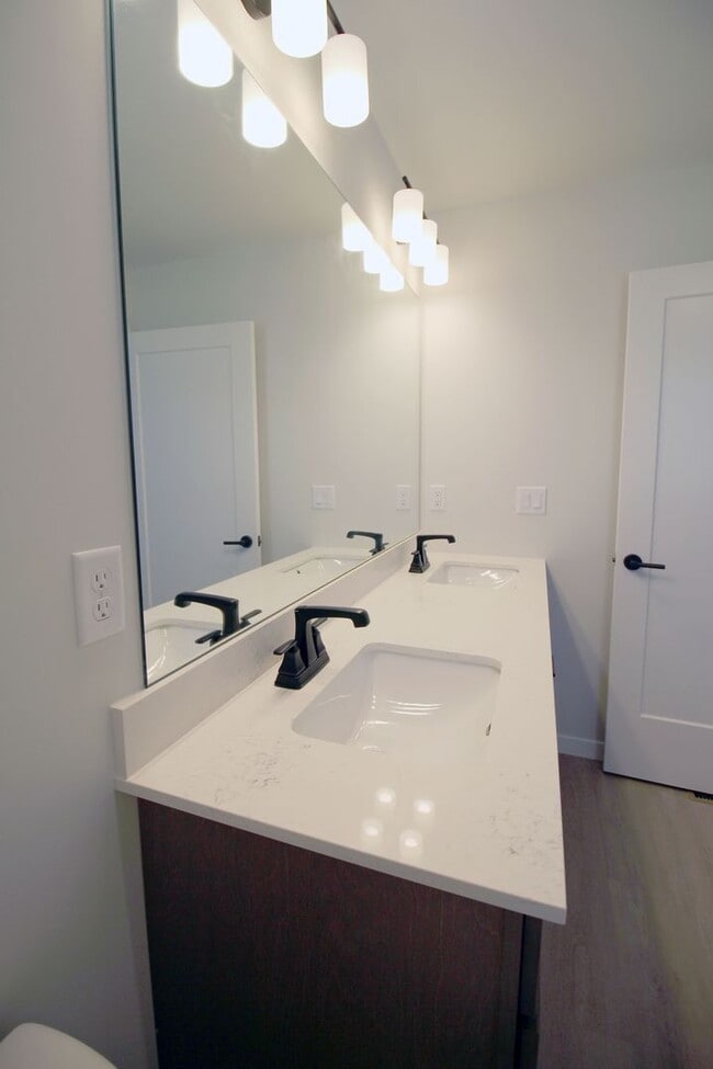 Building Photo - 2324 Lovie Ln