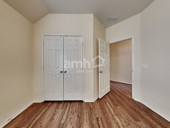 Building Photo - 1356 Napa Dr