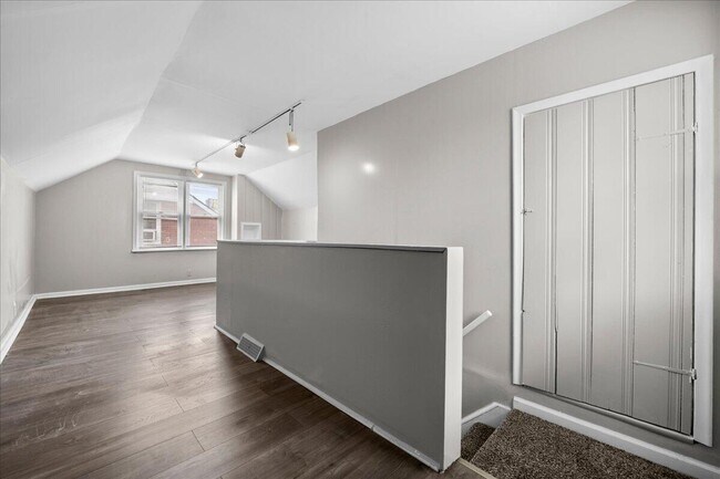 Building Photo - 16283 Carlisle St