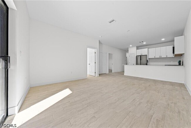 Building Photo - 2222 Kenneth Ave S