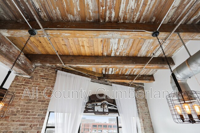 Building Photo - 326 Nelson St SW