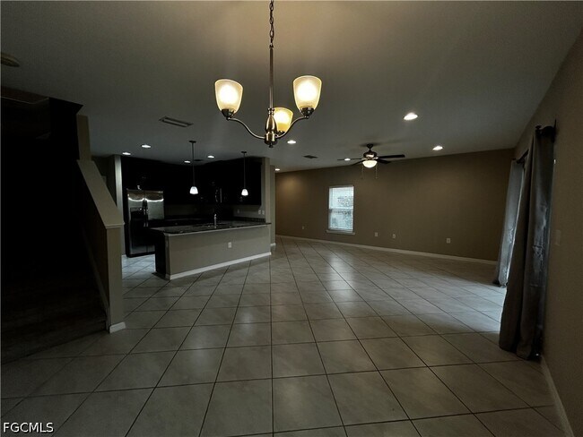 Building Photo - 12117 Palm Cove St