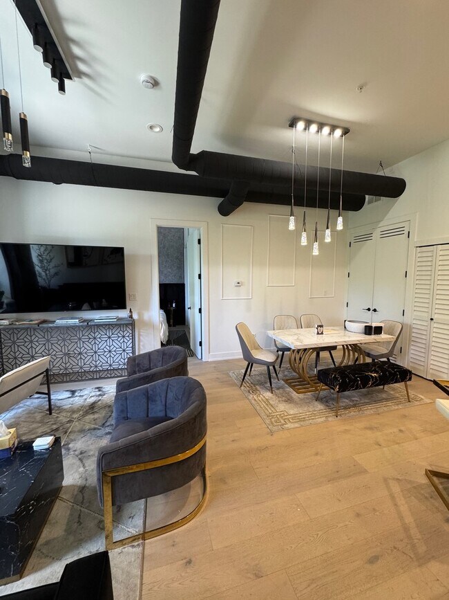 Building Photo - 77 W Chestnut St