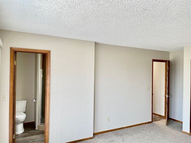 Building Photo - 2 Bedroom Patio Home With Central Air Conditioning