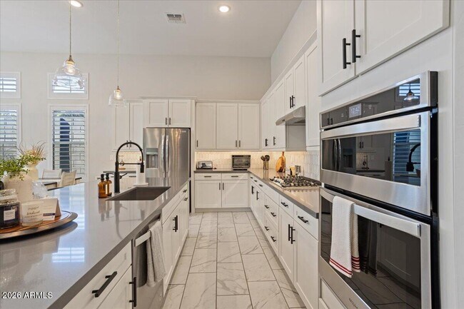Building Photo - 21147 W Hillcrest Blvd