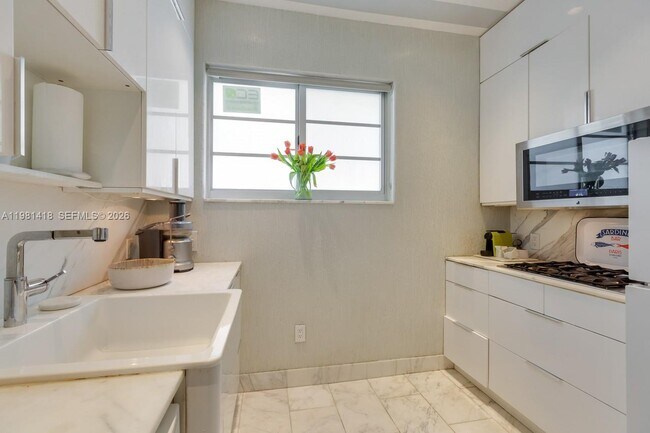 Building Photo - 739 11th St