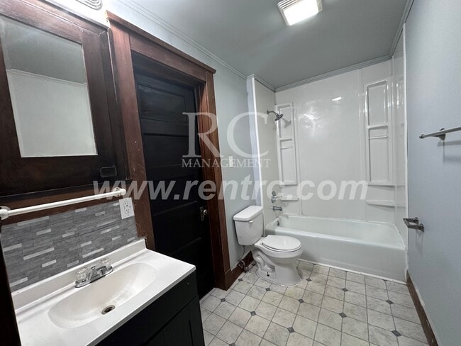 Building Photo - 223 Kentucky-