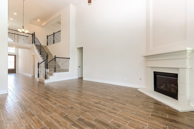 Building Photo - 3410 Willow Cres Ct