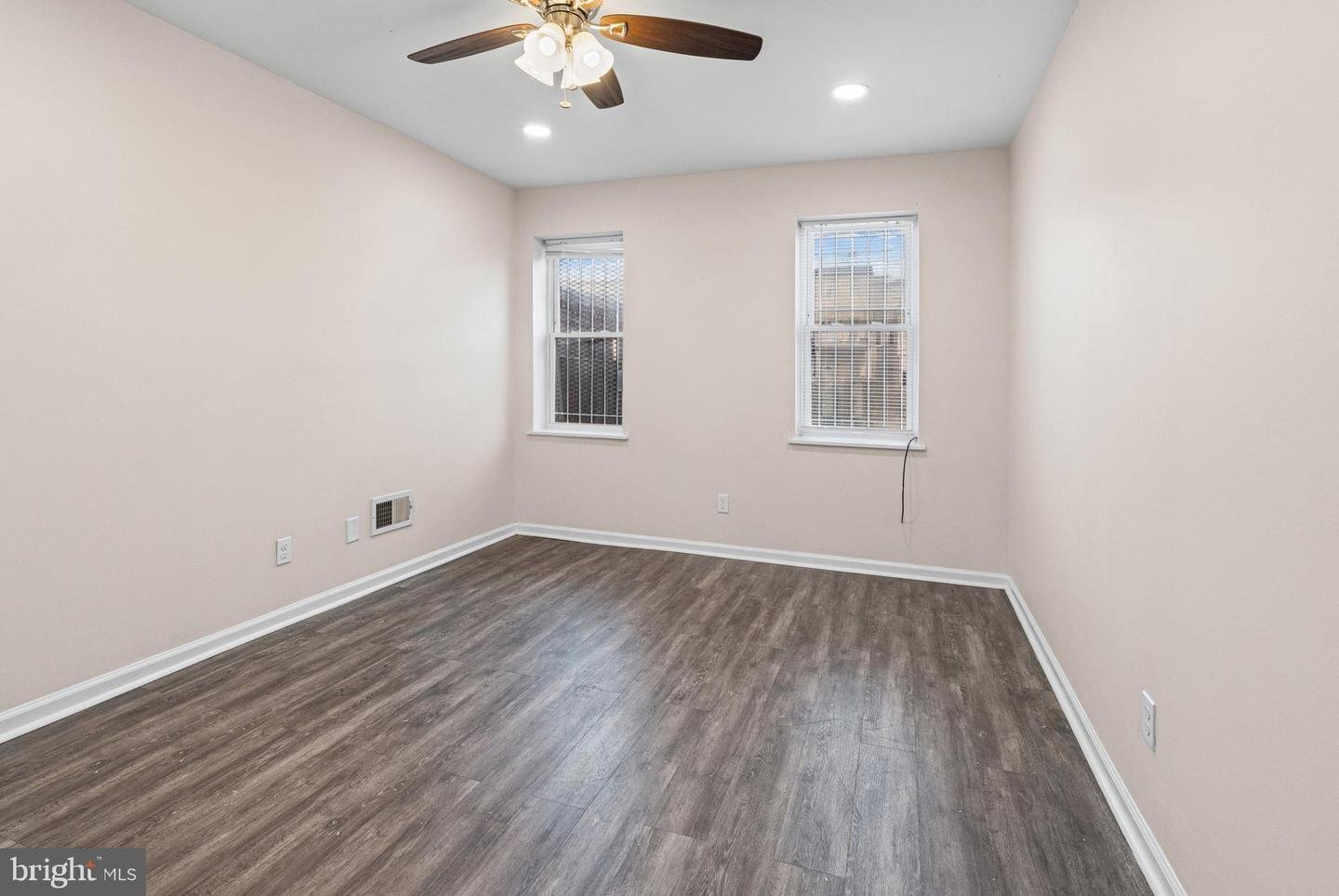 Building Photo - 2217 Linden Ave