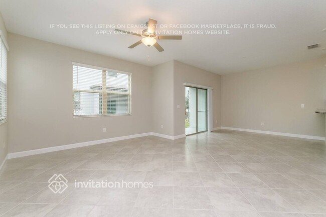 Building Photo - 2894 Coach Manors Way